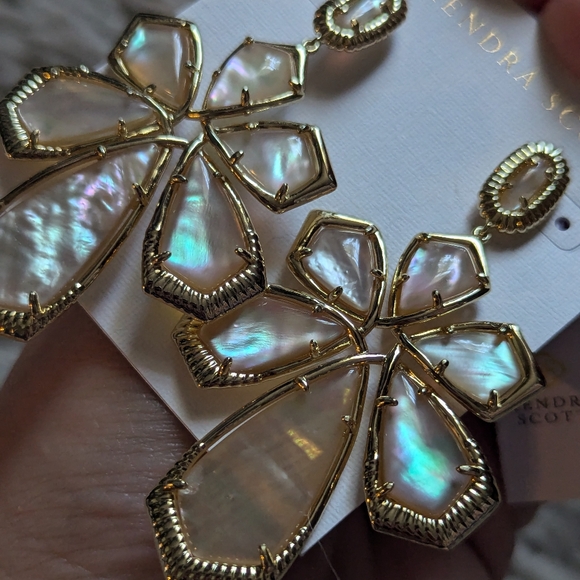 NWT Kendra Scott Layne Statement Earrings Gold